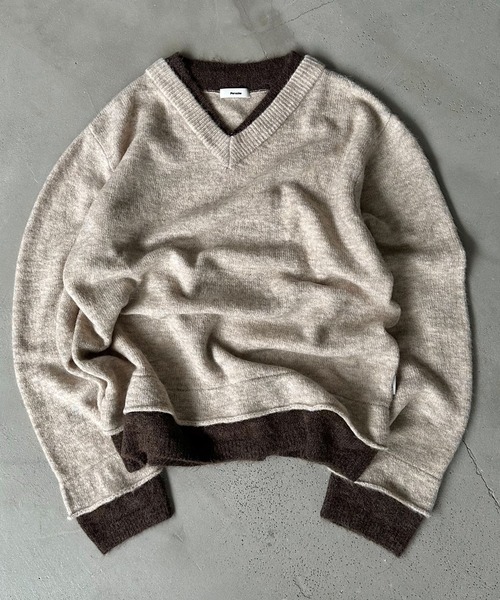 LAYERED RACKS Design V neck-knit