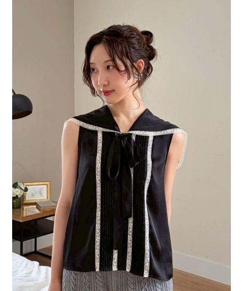 Satin Sealer Collar Blouse — атласная блуза с воротником‑стойкой