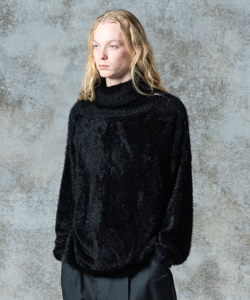 Feather Turtle Neck Knit — легкий вязаный свитер с высоким воротником