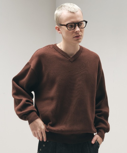 Shallow V-neck Milano Rib Knit — тонкий трикотаж с неглубоким V-образным вырезом (милано риб)