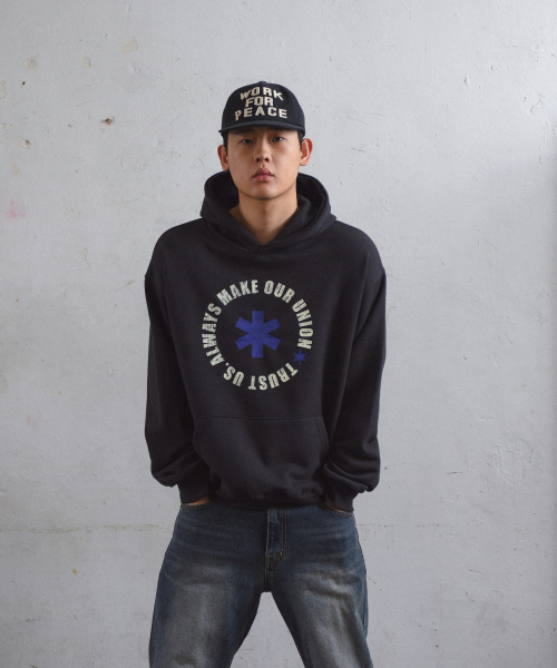 Lettering Circle Hoodie — чёрное худи с круговым логотипом