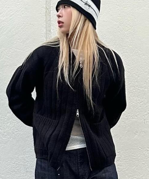 Wave Line Boucle Collar Knit — вязаный свитер с воротником из букле, чёрный