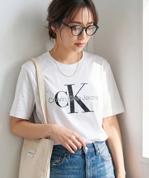 Calvin Klein CORE MONOLOGO JEANS TEE — футболка CK с логотипом, полуспортивная, короткий рукав