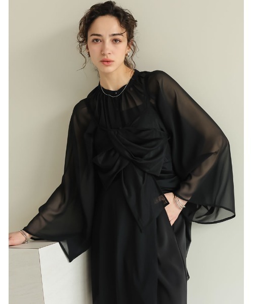 [ОКЕЙДЖИОН 셀레모니] Shear bijou & chiffon button blouse — блуза с шифоном и украшением