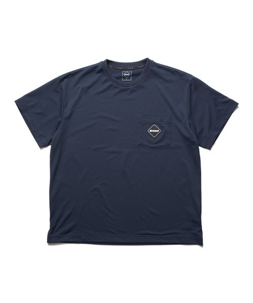 EMBLEM POCKET TEE — футболка с карманом и эмблемой