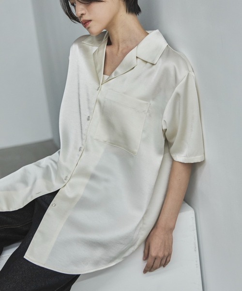 Open collar half sleeve shirt с сатен‑принтом