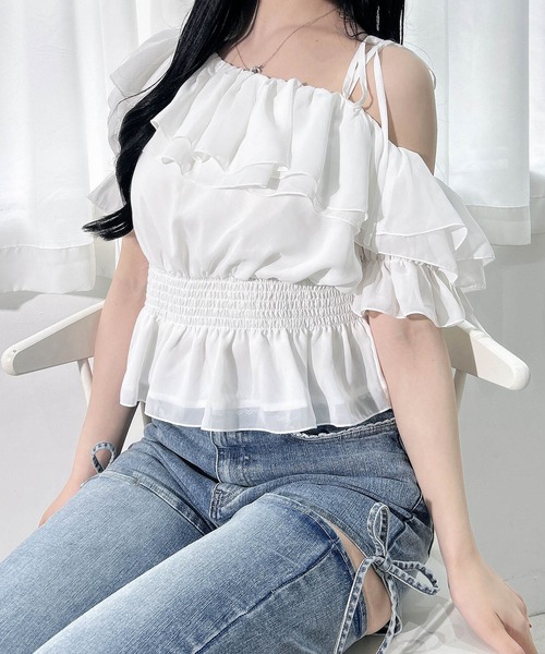 [WEB限定] One‑shoulder blouse — блуза с одним плечом (только онлайн)
