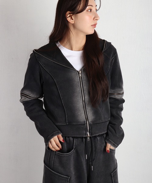 Feather Add加工 Crop Zip Parker — укороченная парка на молнии, тонкие рукава