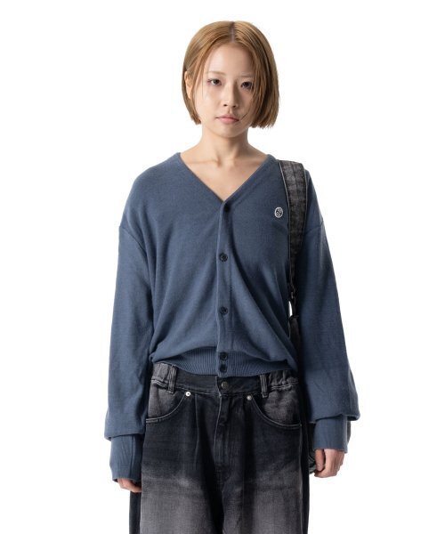 Short Wappen Cardigan — короткий кардиган с нашивкой (синий)