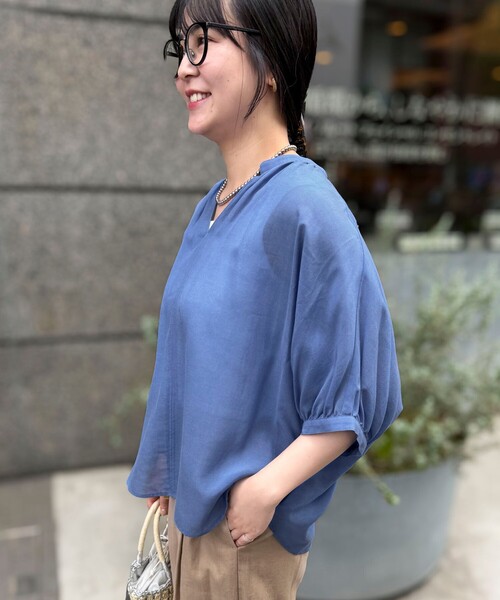 Natural shirring round-laid shirt — натуральная рубашка с шитьём
