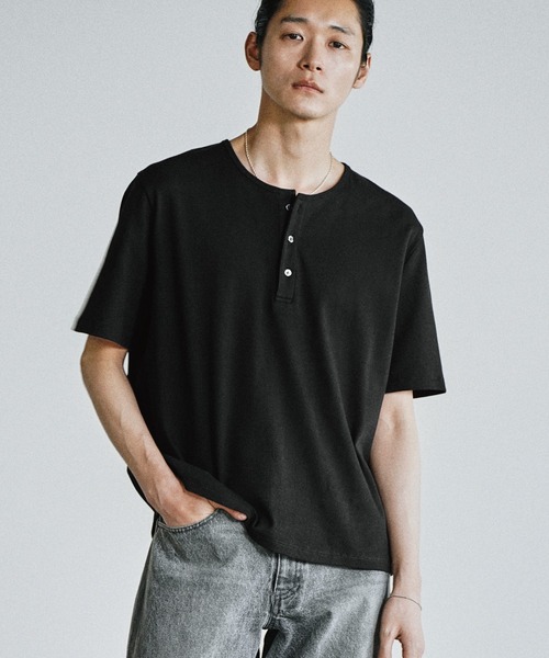 Refined Rib Stretch Henley Tee — рубашка Henley в рубчик