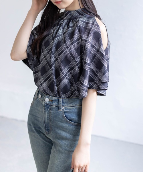 Open shoulder over fleece blouse [костюмный феминин]