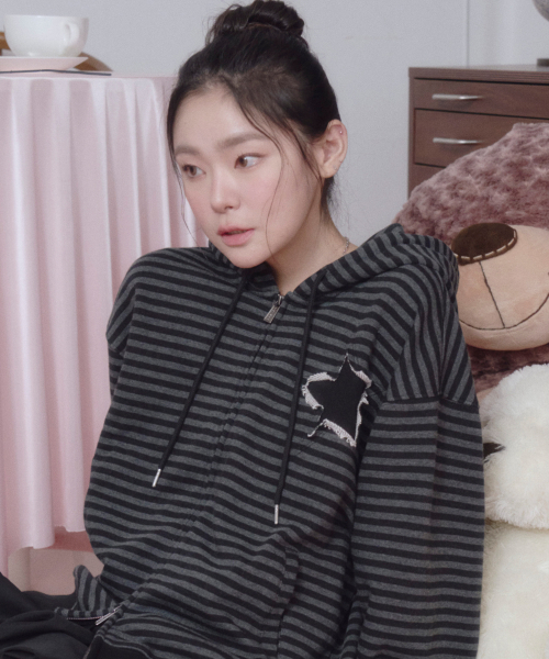 Stripe Star Logo Hood Zip‑Up — черная худи‑молния со звездным логотипом