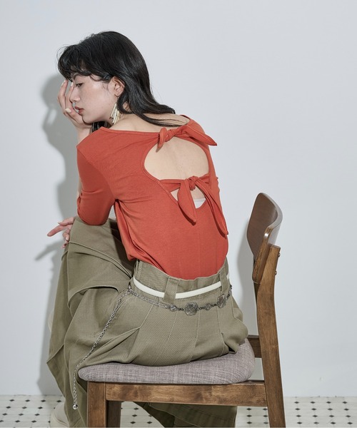Back Ribbon Open‑half Sleeve T‑shirt — футболка с открытой спиной и лентой
