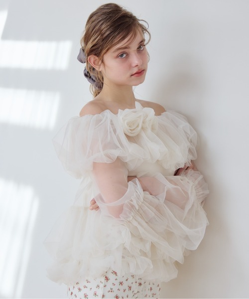 Rose tulle off-shoulder blouse — блуза с открытыми плечами и розовым фатином